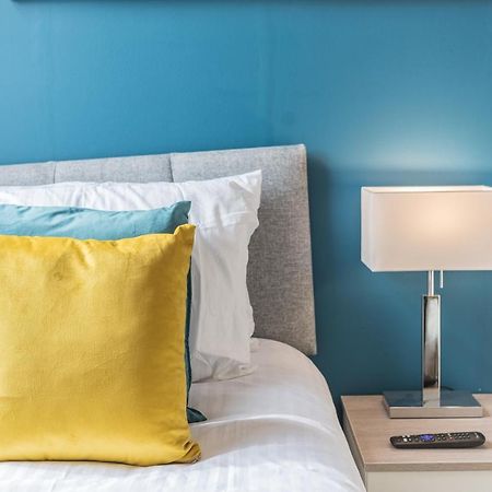 *King Bed* Luxury City Centre House Барроу-ин-Фернесс Экстерьер фото