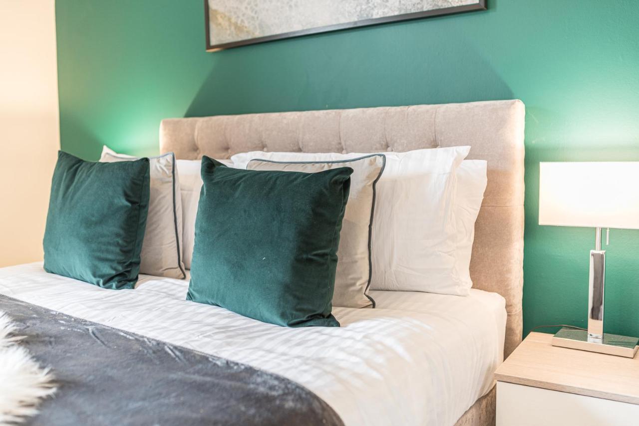 *King Bed* Luxury City Centre House Барроу-ин-Фернесс Экстерьер фото