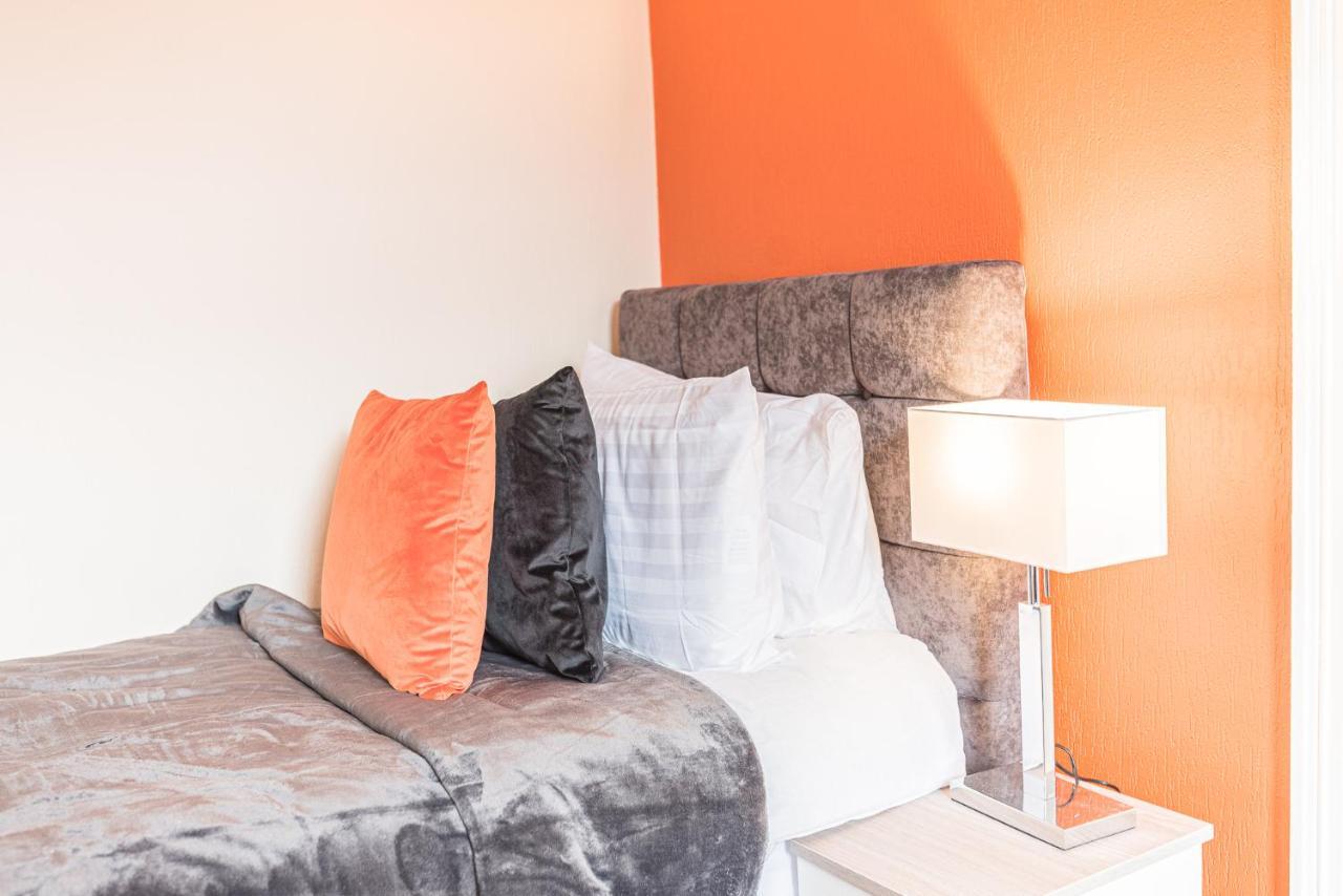 *King Bed* Luxury City Centre House Барроу-ин-Фернесс Экстерьер фото